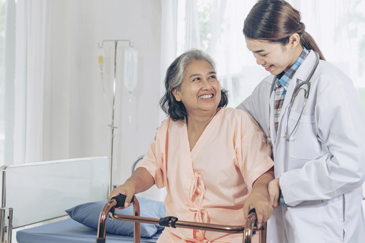 نمای درون اتاق عمل مهرگان