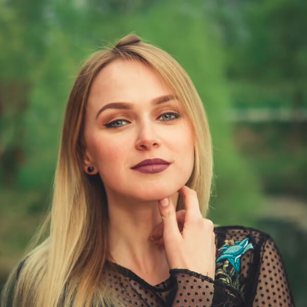 نویسنده: کیانا اسدی