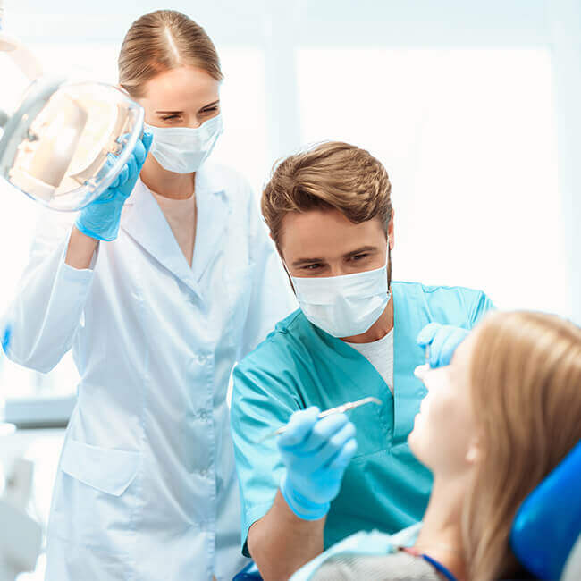 ایمپلنت فوری دندان جلو